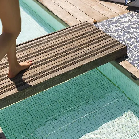 De La - Mahogany Hotel 3*