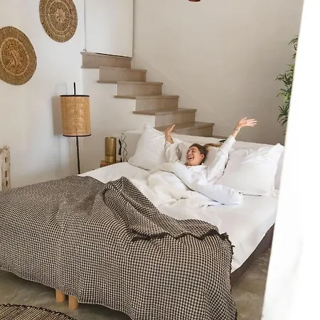 De La - Mahogany Hotel 3*