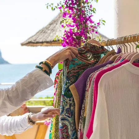 De La - Mahogany Hotel Cassis