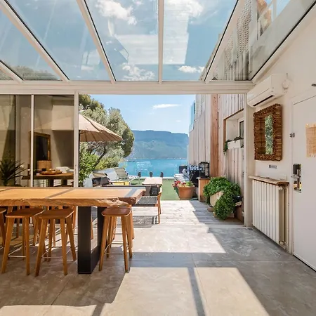 De La - Mahogany Hotel Cassis