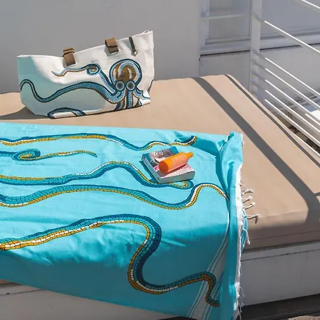 Hotel De La - Mahogany