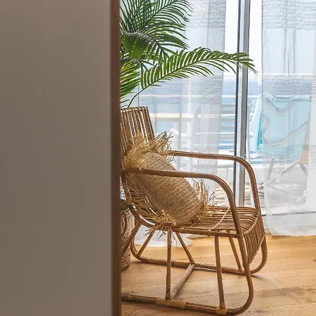 De La - Mahogany Hotel 3*