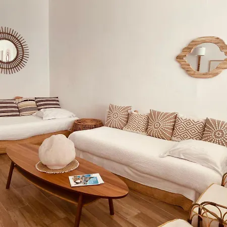 Hotel De La - Mahogany Cassis