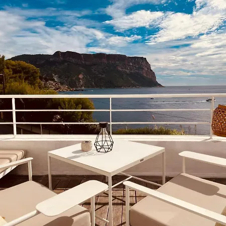 De La - Mahogany Hotel 3*