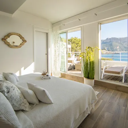 Hotel De La - Mahogany