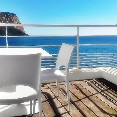 De La - Mahogany Hotel Cassis