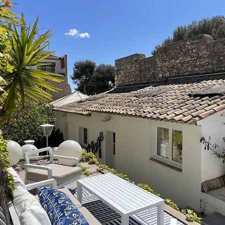 De La - Mahogany Hotel Cassis