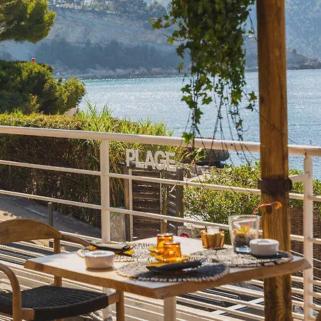 De La - Mahogany Hotel Cassis