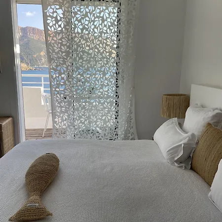 De La - Mahogany Hotel Cassis