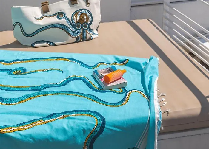 Hotel De La - Mahogany