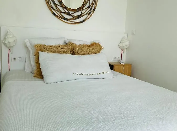 De La - Mahogany Hotel 3*