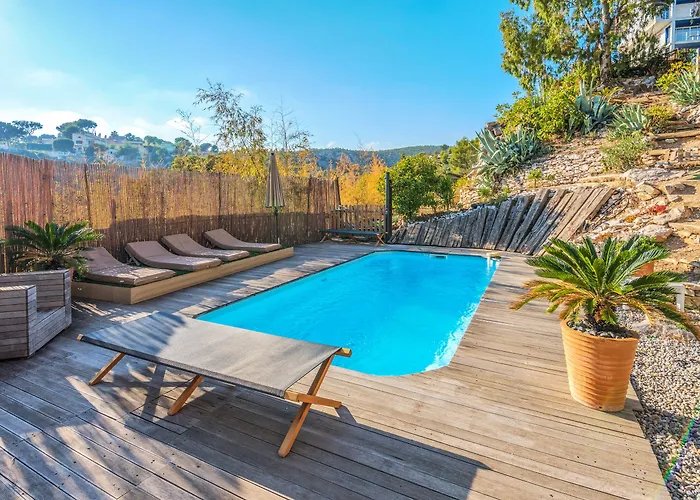 De La - Mahogany Hotel 3*