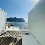 De La - Mahogany Hotel 3*