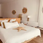 De La - Mahogany Hotel 3*