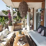 Hotel De La - Mahogany 3*