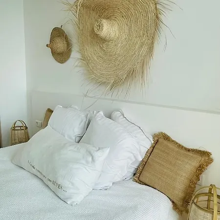 מלון De La - Mahogany 3*