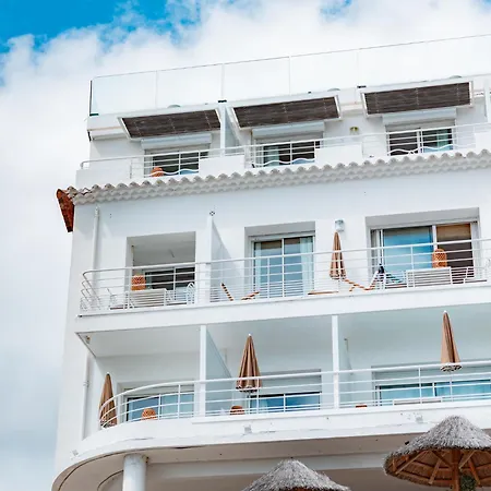 De La - Mahogany Hotel Cassis