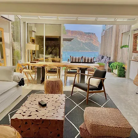 De La - Mahogany Hotel Cassis