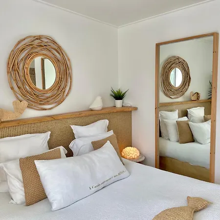 De La - Mahogany Hotel