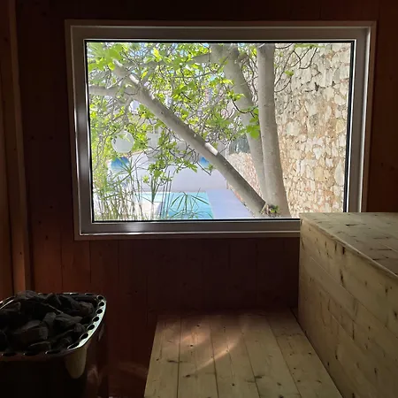 De La - Mahogany מלון 3*