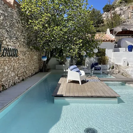 Hotel De La - Mahogany 3*