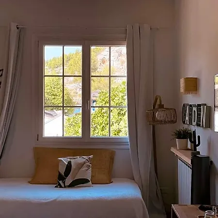 De La - Mahogany Hotel Cassis
