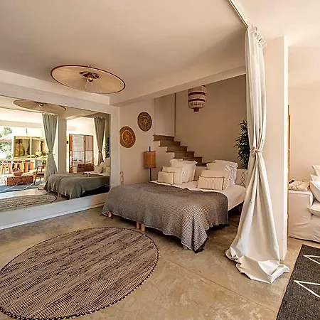Hotel De La - Mahogany 3*