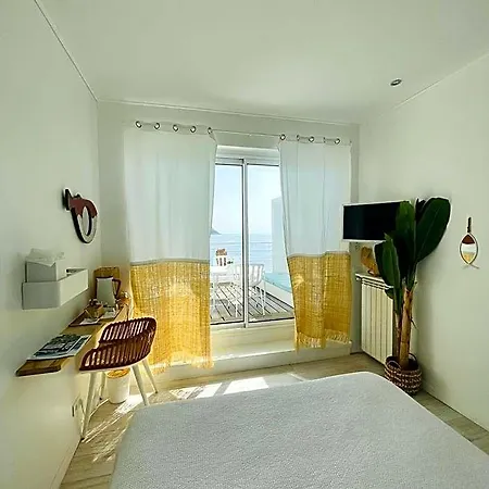 De La - Mahogany Hotel Cassis