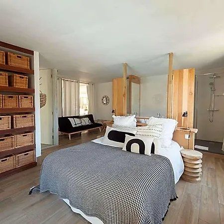 De La - Mahogany Hotel Cassis