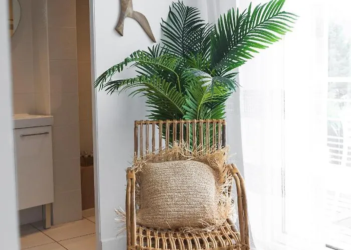 De La - Mahogany Hotel Cassis