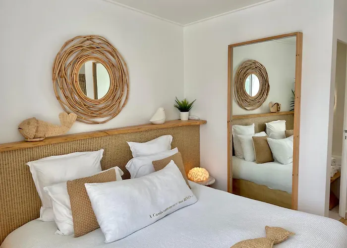 De La - Mahogany Hotel