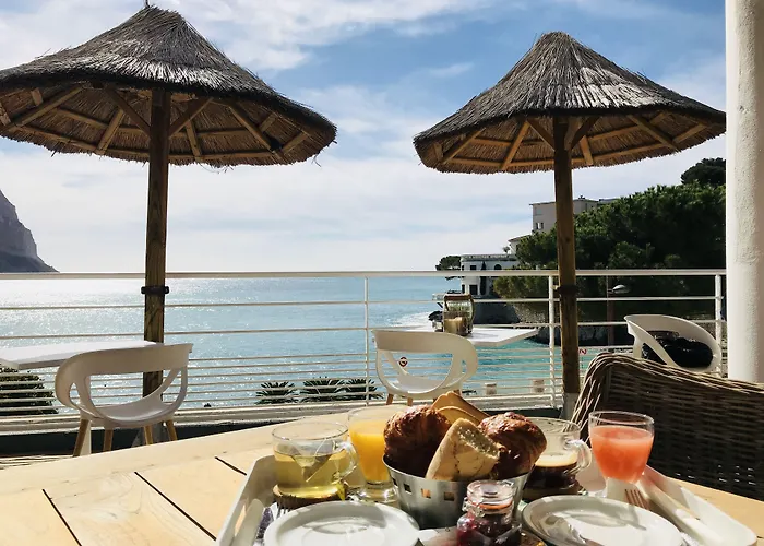 Hotel De La - Mahogany 3*