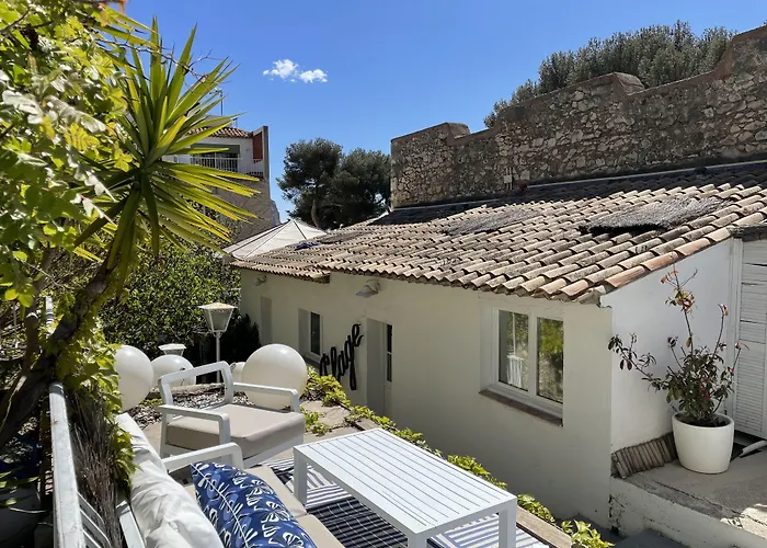 De La - Mahogany Hotel Cassis